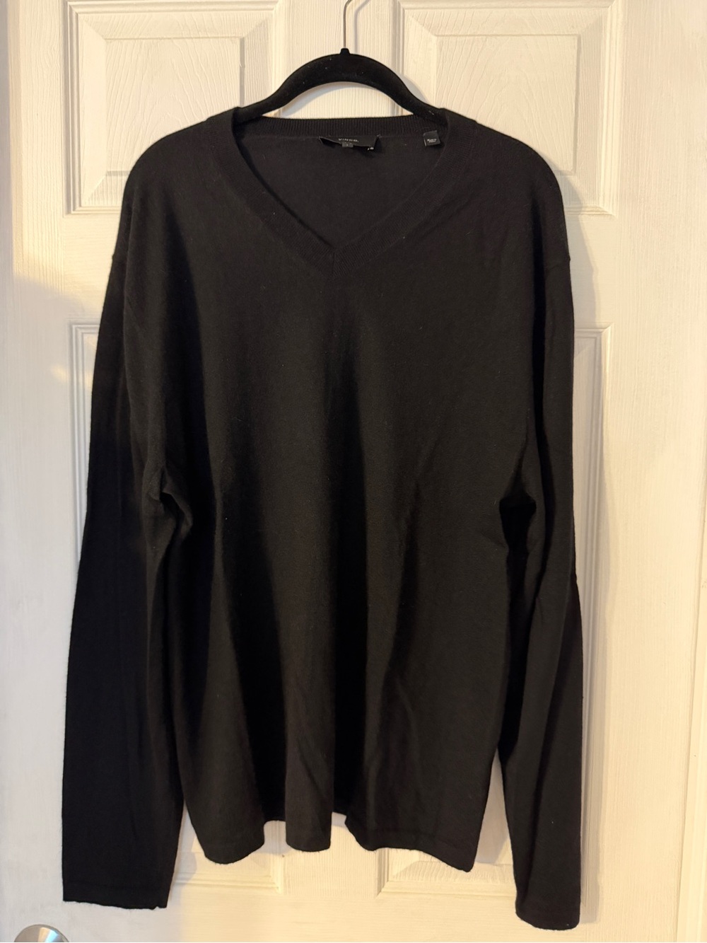 Vince Men's Wool/Cashmere Black V-Neck Sweater